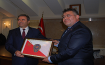 Urfa'ya gelen de ağlar gidende ağlar