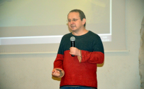 Üzerinden iki tank geçti