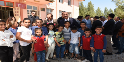 Vali Erin Ceylanpınar'da Öğrencilerle Buluştu