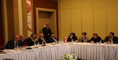 Vali Erin: Eğitimi Bir Tarafa, Diğer Tüm Konuları Bir Tarafa Koymak Zorundayız