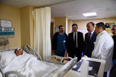 Vali Erin kazada yaralanan askerleri ziyaret etti