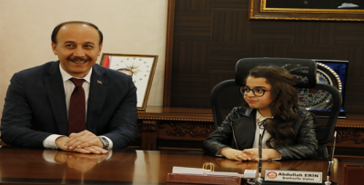 Vali Erin Koltuğunu Devretti