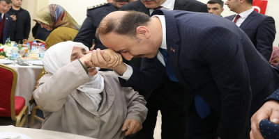 Vali Erin: Kurban, Hem Allah'a Hem Birbirimize Yakınlaşmadır