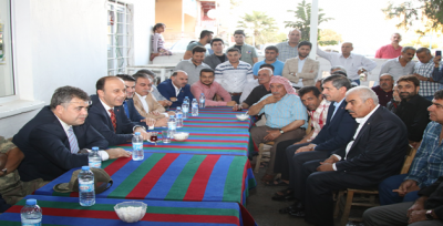 Vali Erin Özbek Mahallesinde Konuştu