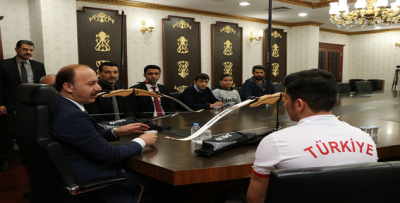 Vali Erin Şampiyonları Kabul Etti