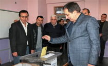 Vali Küçük Eşi İle Birlikte Oy Kullandı