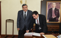 Vali Küçük İki Önemli Protokole İmza Attı