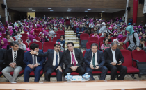 Vali Küçük, Karne hediyesi verdi