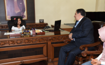 Vali Küçük koltuğunu Devretti