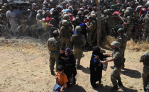 Vali Küçük "Sıkışan, Çare İsteyen Kardeşlerimize El Uzatıyoruz"