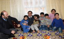 Vali Küçük Suriyeli ailelere yardım etti
