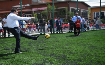 Vali Küçük Suriyeli Çocuklarla Maç Yaptı