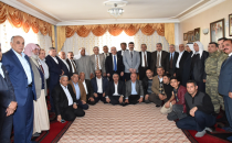 Vali Tuna,  Akçakale kanaat önderleriyle bir araya geldi