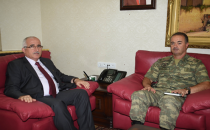 Vali Tuna Yeni Komutanı Kabul Etti