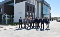 Vali Tuna, Yeni merkezde incelemelerde bulundu