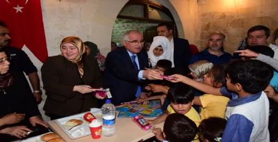 Vali Tuna Yetimleri Sevindirdi