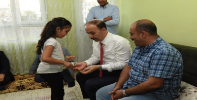 Valilikteki Bayramlaşmaya Yoğun İlgi