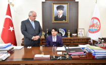 Valinin koltuğuna onlar oturdu