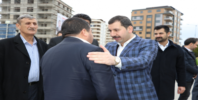 Vatandaşlar Ak Başkan Adayı Baydilli'yi Bağrına Basıyor