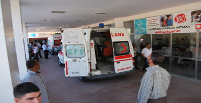  Viranşehir'de Beton Mikseri Elektrik Tellerine Çarptı: 2 Yaralı