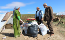 Yardımlarına devam ediyor