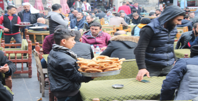 Yaşıtları Tatilde Oyun Oynarken Onlar İse Yine Çalıştı