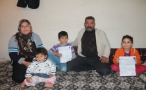 Yemeğini Eczane'den alıyor