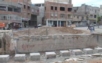 Yıkılan köprünün etrafı tel çitlerle kapatıldı