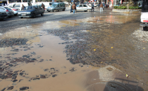 Yollar pis sularla dolu
