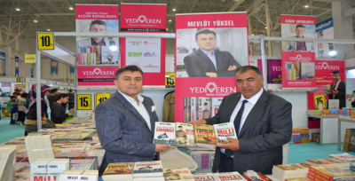 Yüksel, Kitabını Gülebak İçin İmzaladı