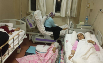 Zengin kuş tüyü yatağa, fakir yerde ki yatağa mahkum ediliyor