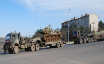 Zırhlı araçlar tırlarla Urfa'ya geldi